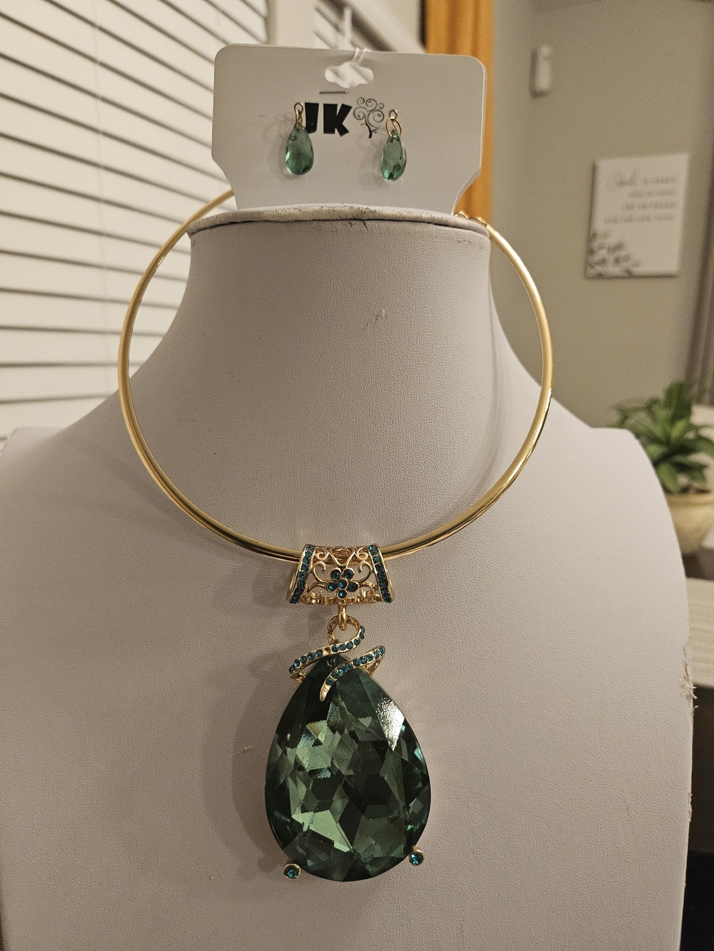 Gold Choker Necklace with Green Teardrop Crystal Pendant - Women Jewelry